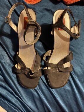 Women’s Size 8 Black Strappy Women’s Sandals - Classic Evening Style